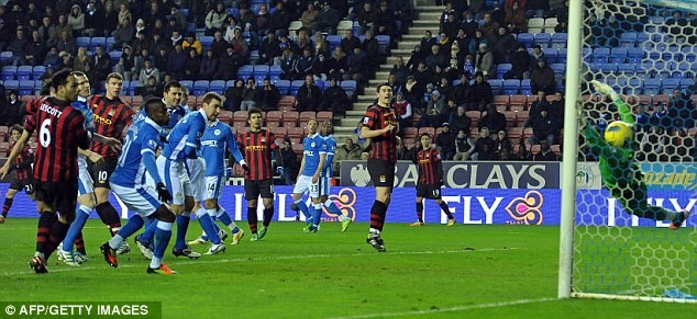 Vòng 21. Wigan 0 City 1: Dzeko ghi bàn duy nhất, Man City hơn M.U 3 điểm.